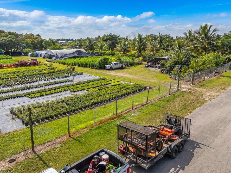 En Venta: $480,000 (1.26 acres)