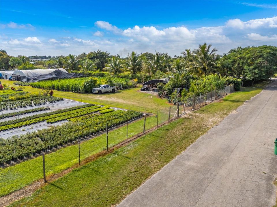 En Venta: $480,000 (1.26 acres)