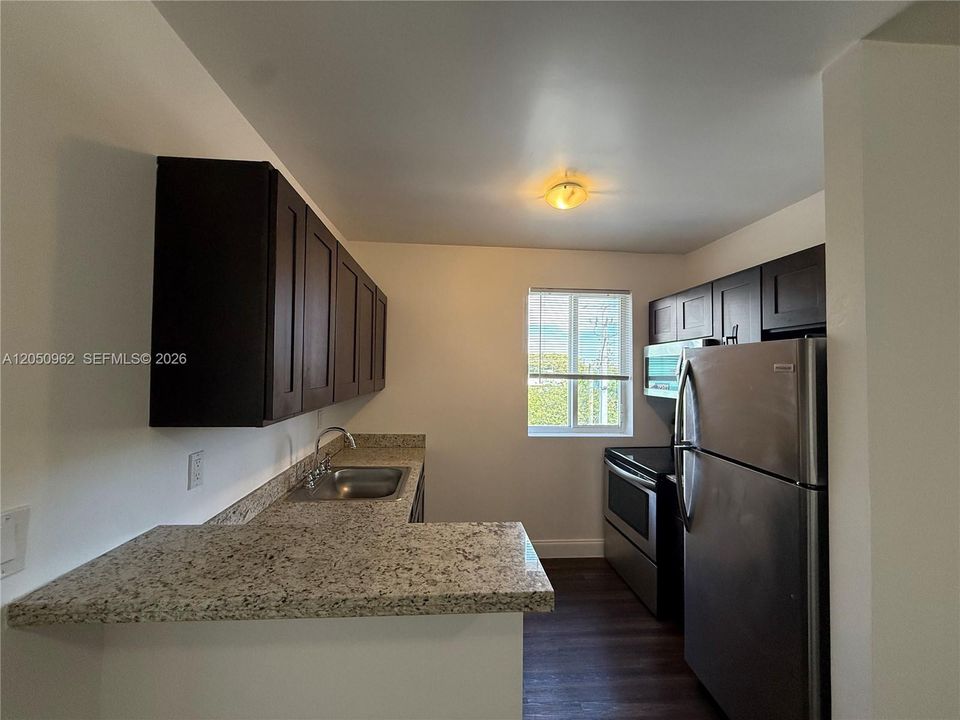For Rent: $2,075 (2 beds, 1 baths, 750 Square Feet)
