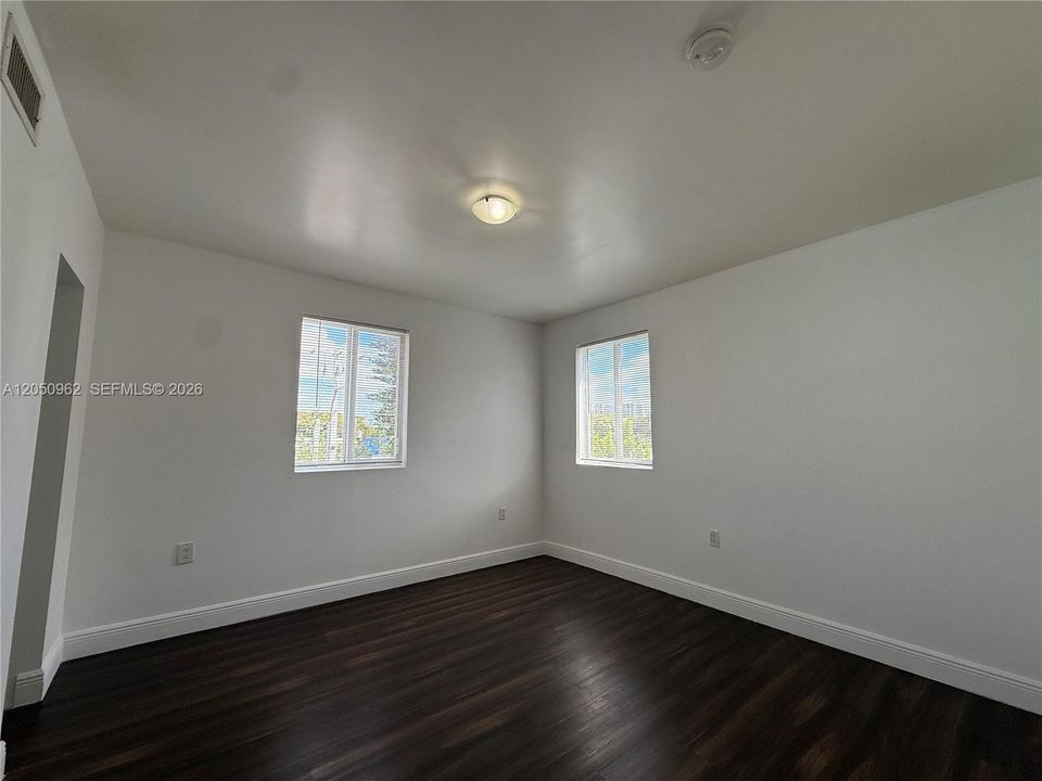 For Rent: $2,075 (2 beds, 1 baths, 750 Square Feet)