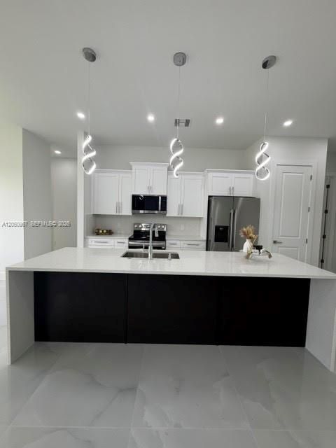 Под контрактом: $355,000 (3 спален, 2 ванн, 1618 Квадратных фут)