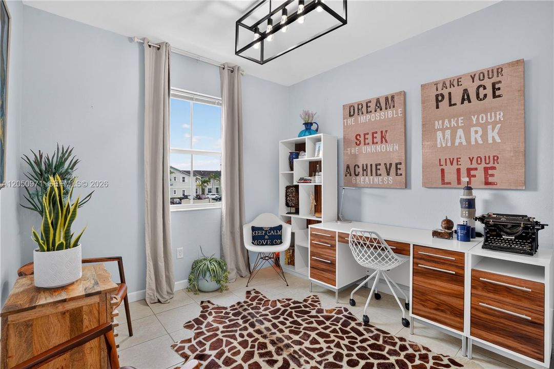 For Sale: $299,000 (3 beds, 2 baths, 1151 Square Feet)
