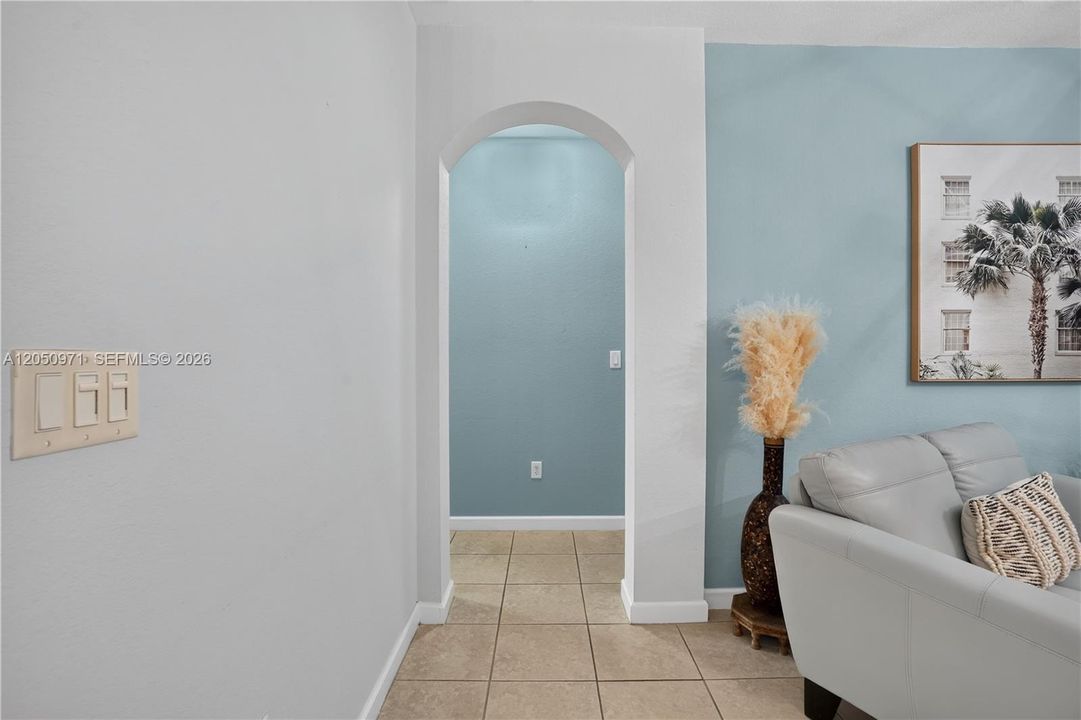 For Sale: $299,000 (3 beds, 2 baths, 1151 Square Feet)