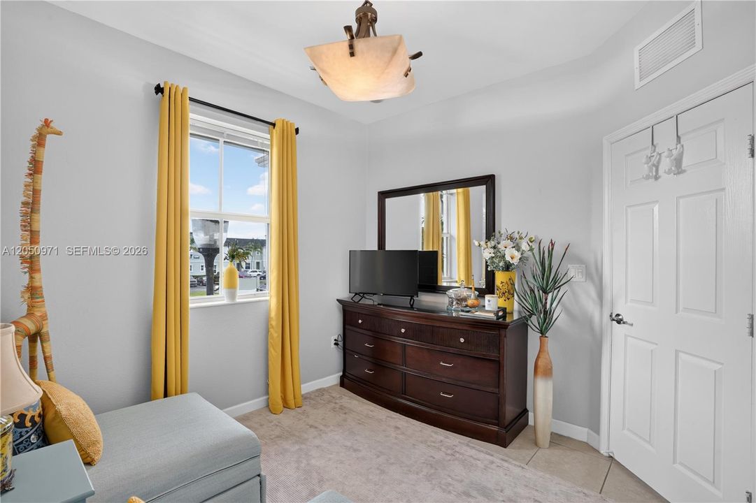 For Sale: $299,000 (3 beds, 2 baths, 1151 Square Feet)