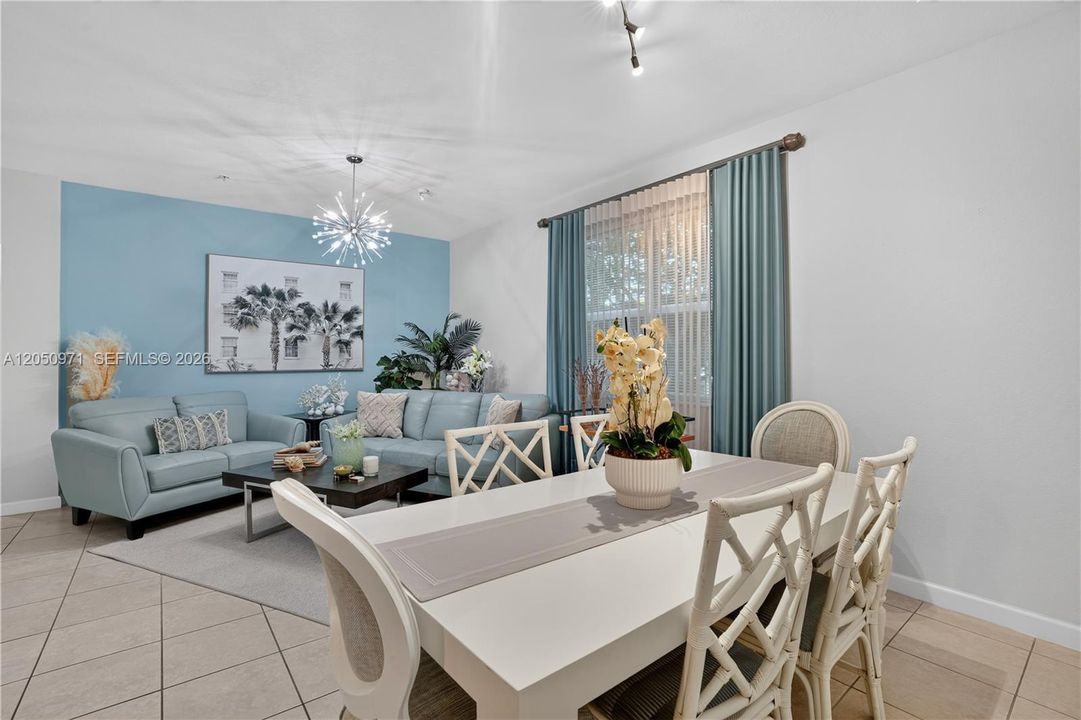For Sale: $299,000 (3 beds, 2 baths, 1151 Square Feet)