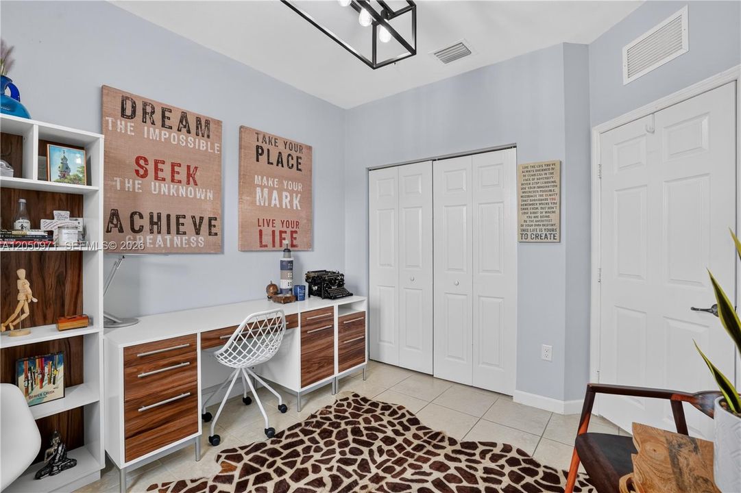 For Sale: $299,000 (3 beds, 2 baths, 1151 Square Feet)