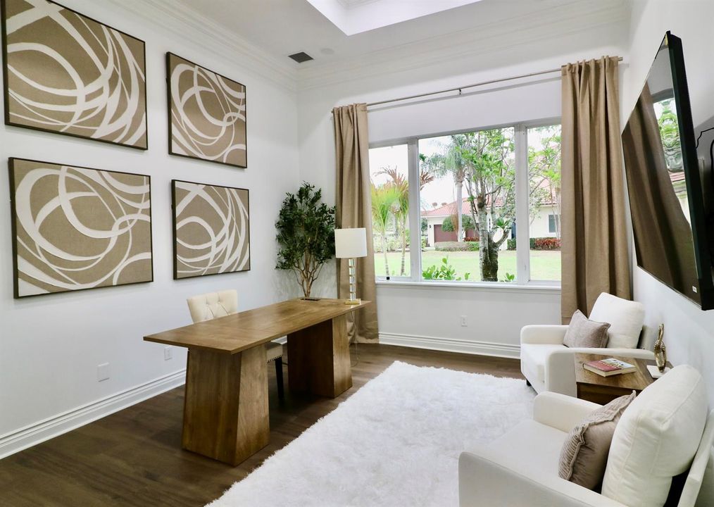 4a - Dining room from entrance staged