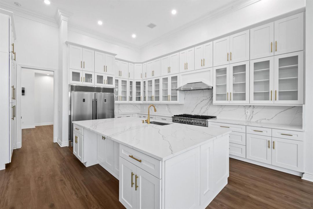 5a - Kitchen from FR end of island with