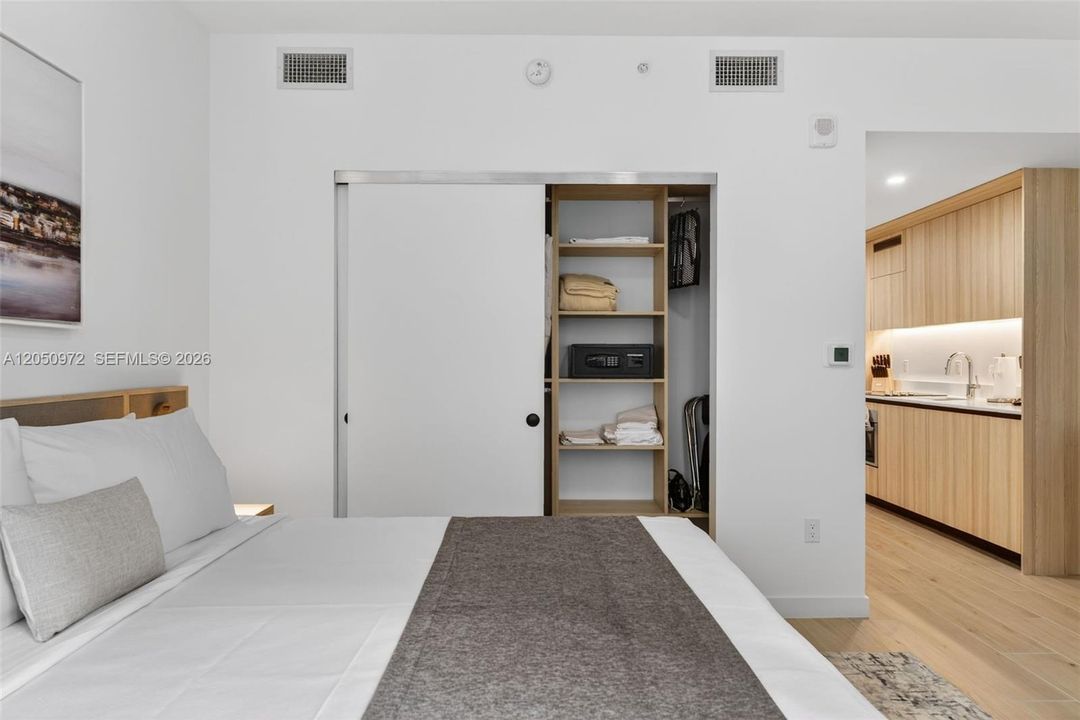 For Sale: $435,000 (0 beds, 1 baths, 392 Square Feet)