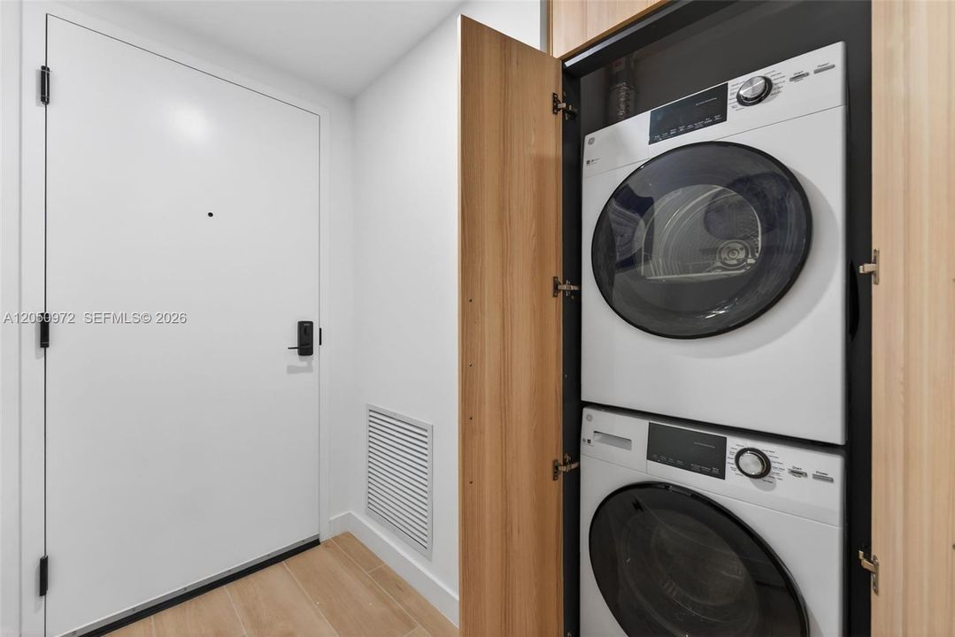 For Sale: $435,000 (0 beds, 1 baths, 392 Square Feet)