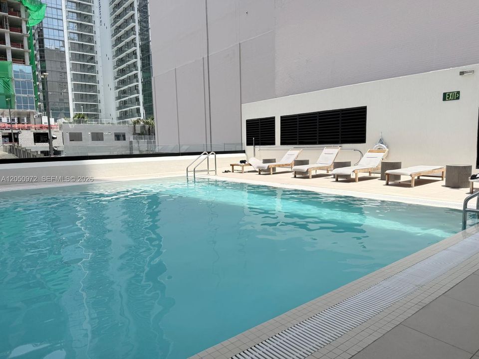 For Sale: $435,000 (0 beds, 1 baths, 392 Square Feet)