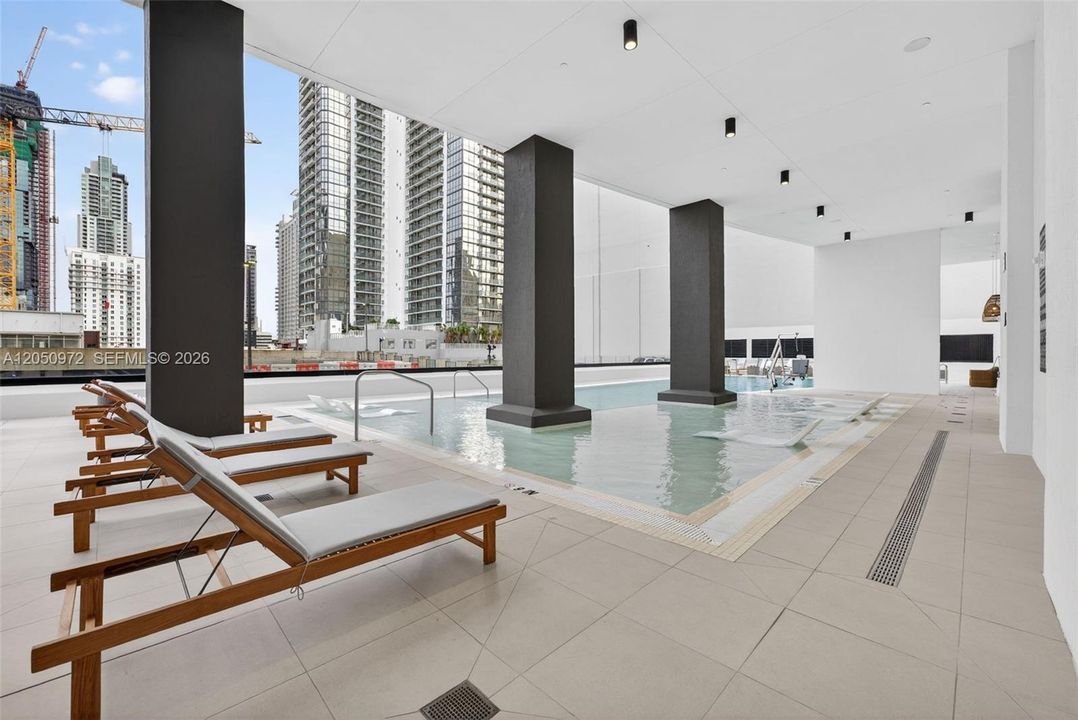 For Sale: $435,000 (0 beds, 1 baths, 392 Square Feet)