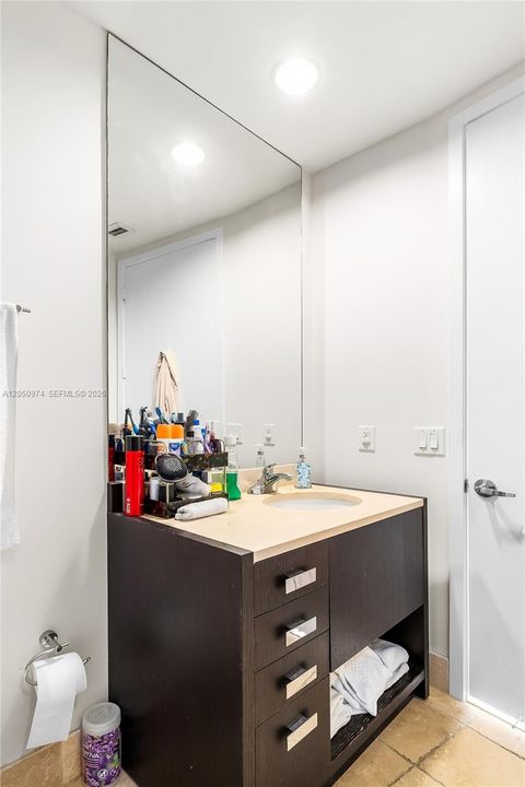 В аренду: $6,000 (2 спален, 2 ванн, 1570 Квадратных фут)