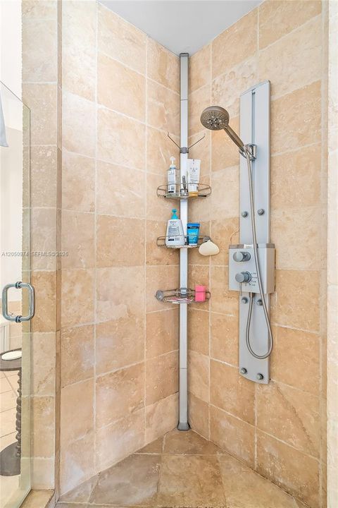 В аренду: $6,000 (2 спален, 2 ванн, 1570 Квадратных фут)