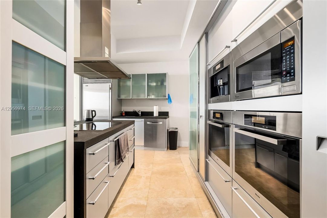В аренду: $6,000 (2 спален, 2 ванн, 1570 Квадратных фут)