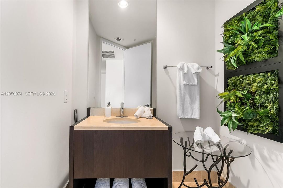 В аренду: $6,000 (2 спален, 2 ванн, 1570 Квадратных фут)