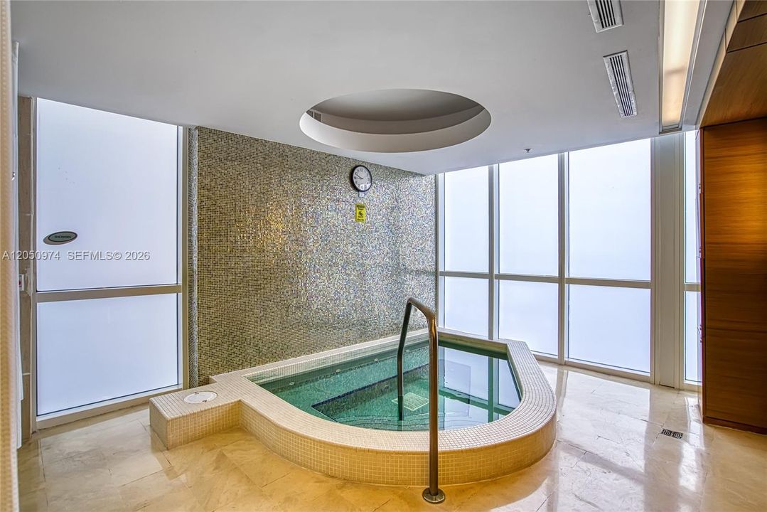 В аренду: $6,000 (2 спален, 2 ванн, 1570 Квадратных фут)