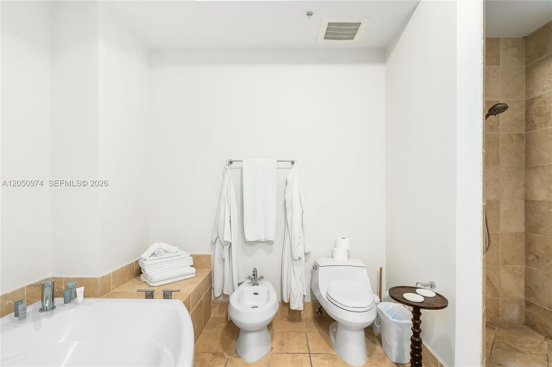 В аренду: $6,000 (2 спален, 2 ванн, 1570 Квадратных фут)