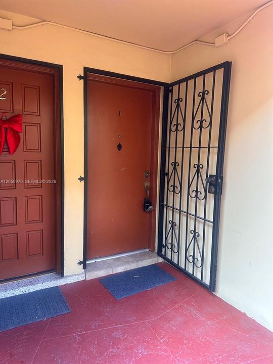 For Rent: $2,100 (2 beds, 1 baths, 648 Square Feet)