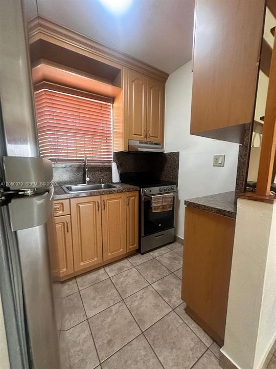 For Rent: $2,100 (2 beds, 1 baths, 648 Square Feet)