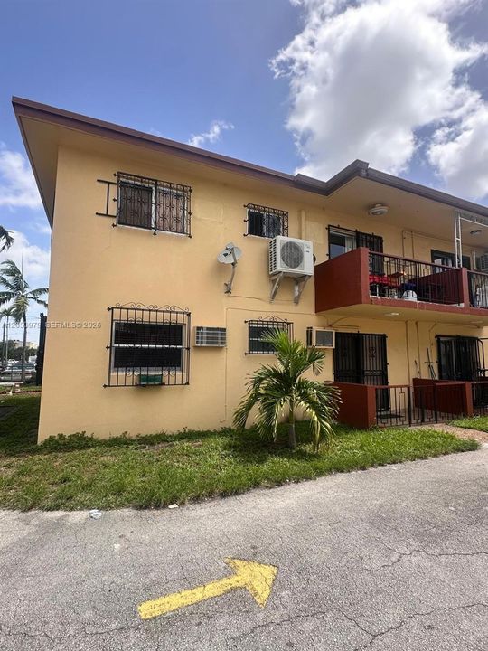 For Rent: $2,100 (2 beds, 1 baths, 648 Square Feet)