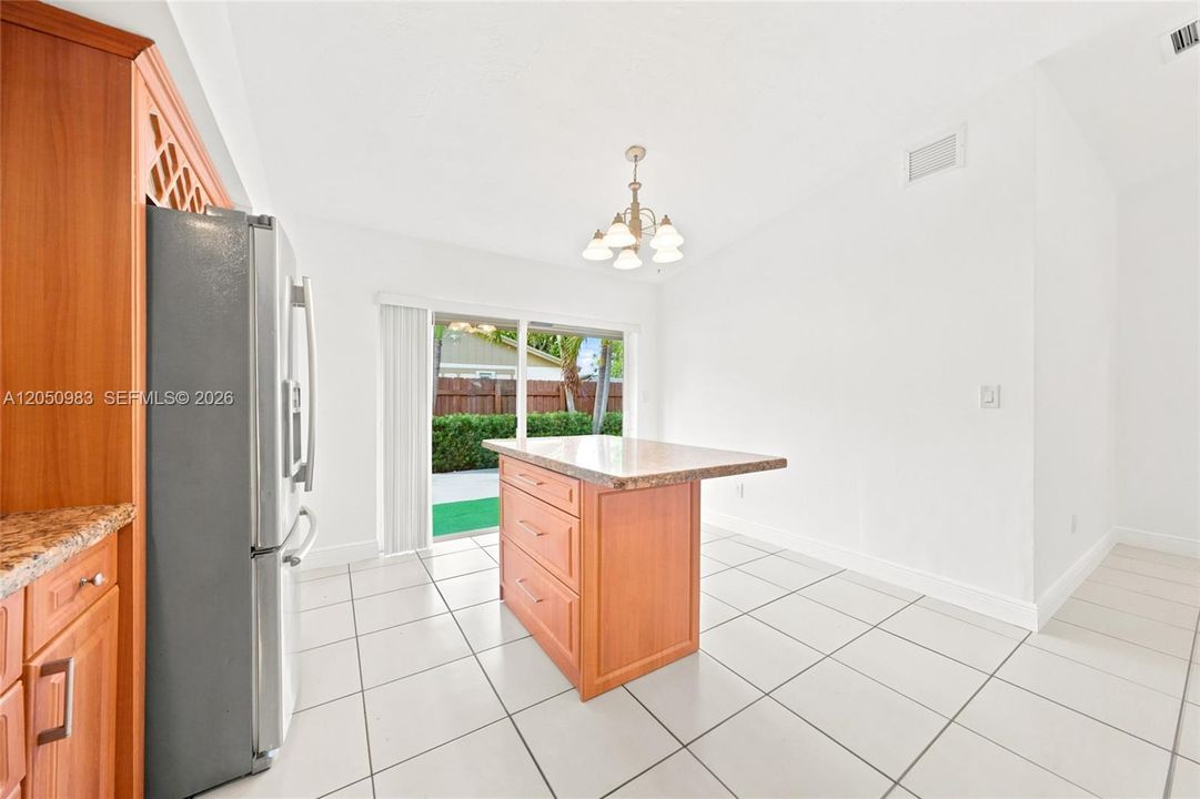 For Sale: $470,000 (3 beds, 1 baths, 1015 Square Feet)