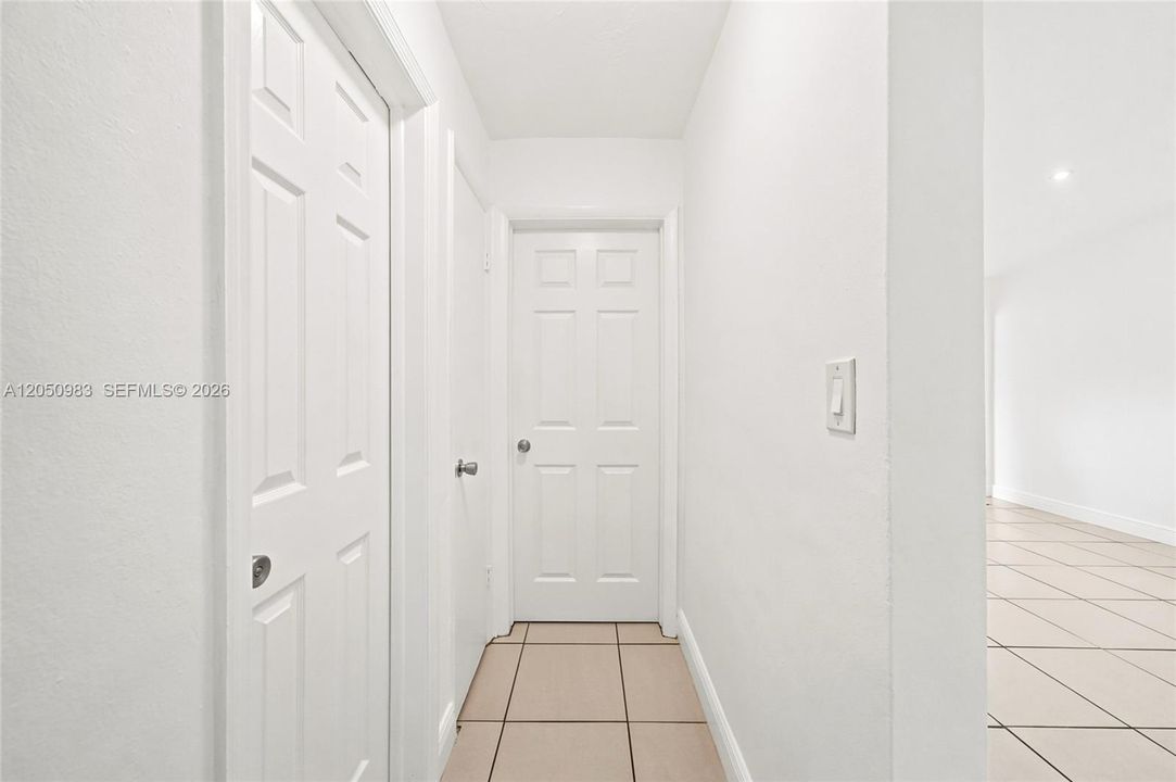 For Sale: $470,000 (3 beds, 1 baths, 1015 Square Feet)