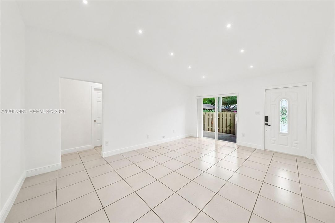For Sale: $470,000 (3 beds, 1 baths, 1015 Square Feet)