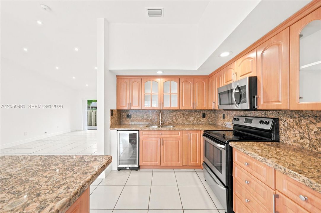 For Sale: $470,000 (3 beds, 1 baths, 1015 Square Feet)