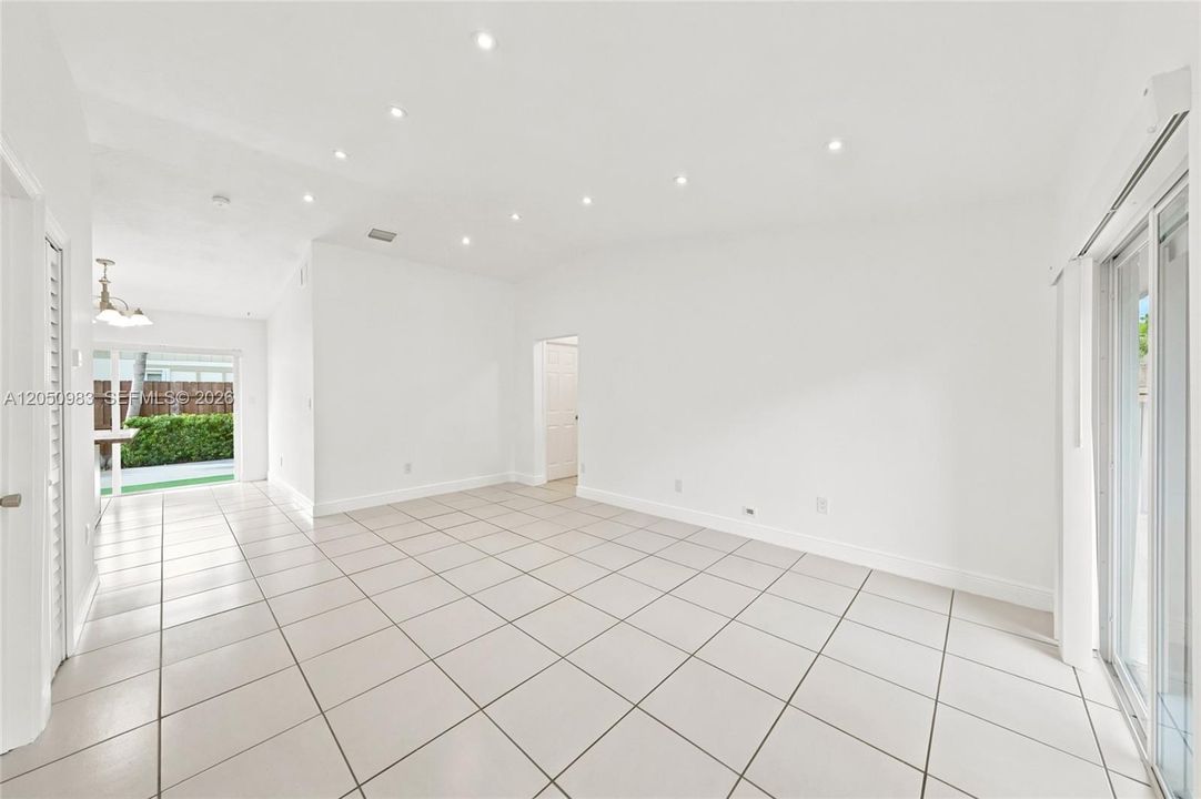 For Sale: $470,000 (3 beds, 1 baths, 1015 Square Feet)