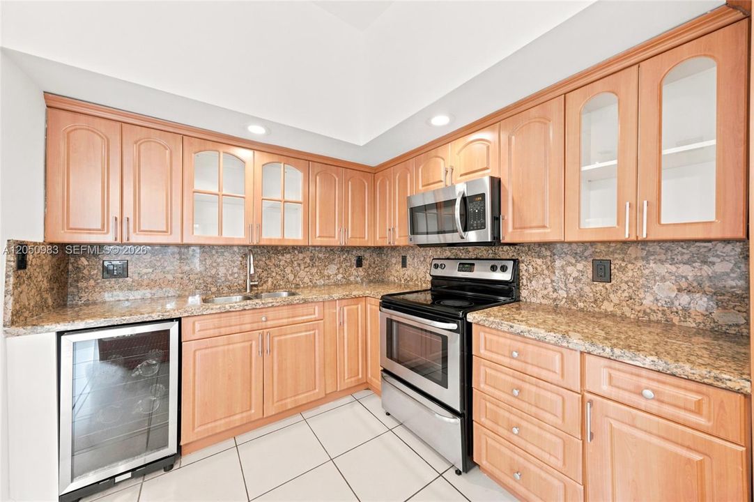 For Sale: $470,000 (3 beds, 1 baths, 1015 Square Feet)