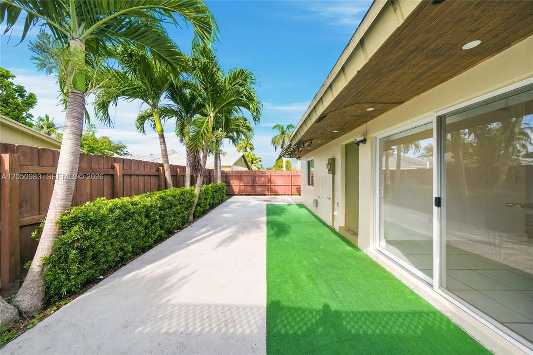 For Sale: $470,000 (3 beds, 1 baths, 1015 Square Feet)
