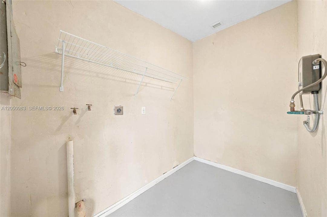 For Sale: $470,000 (3 beds, 1 baths, 1015 Square Feet)