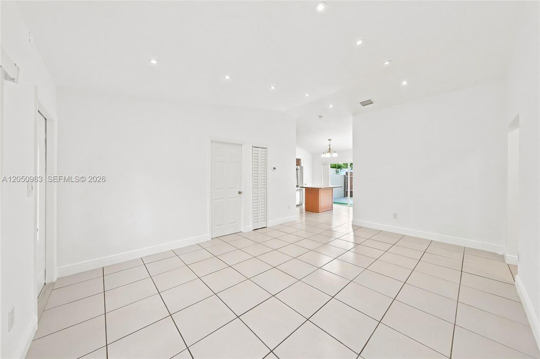 For Sale: $470,000 (3 beds, 1 baths, 1015 Square Feet)