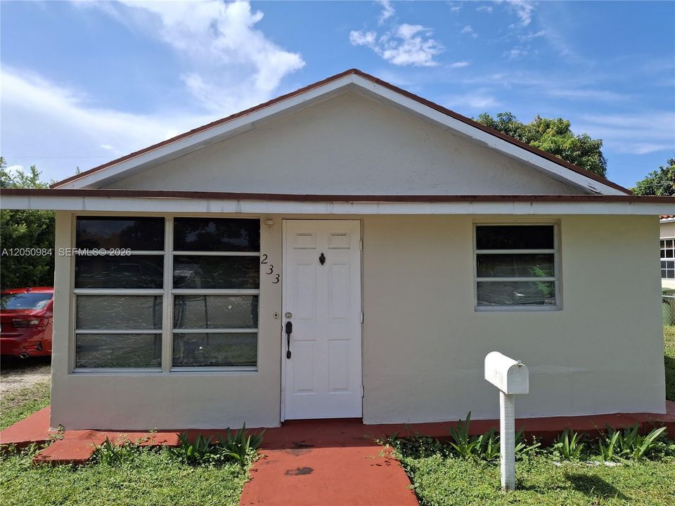For Sale: $409,000 (3 beds, 1 baths, 1052 Square Feet)