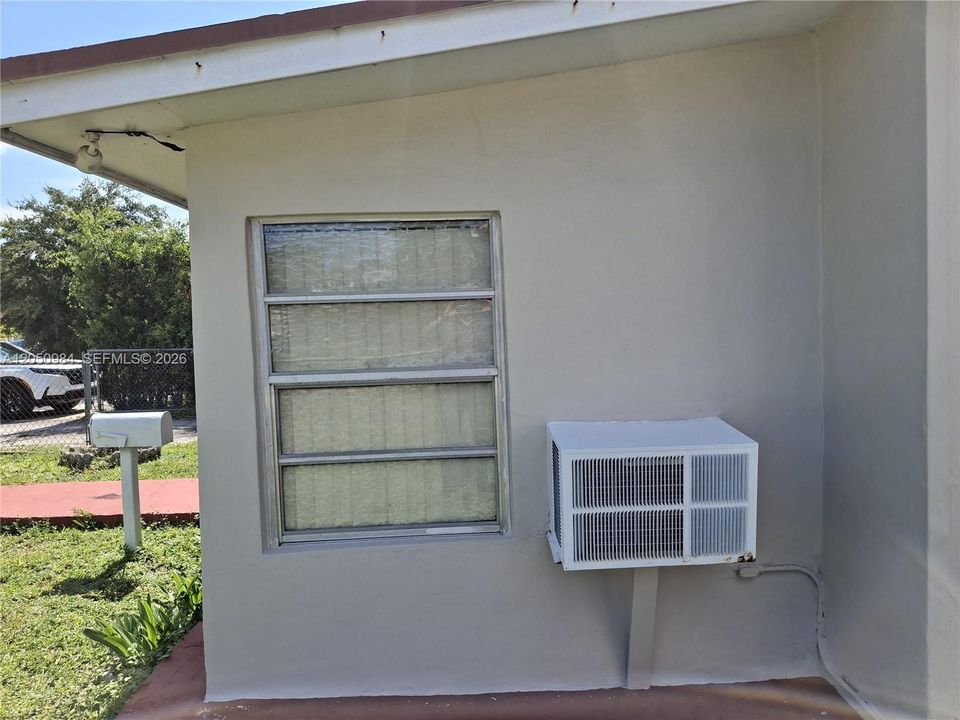 For Sale: $409,000 (3 beds, 1 baths, 1052 Square Feet)