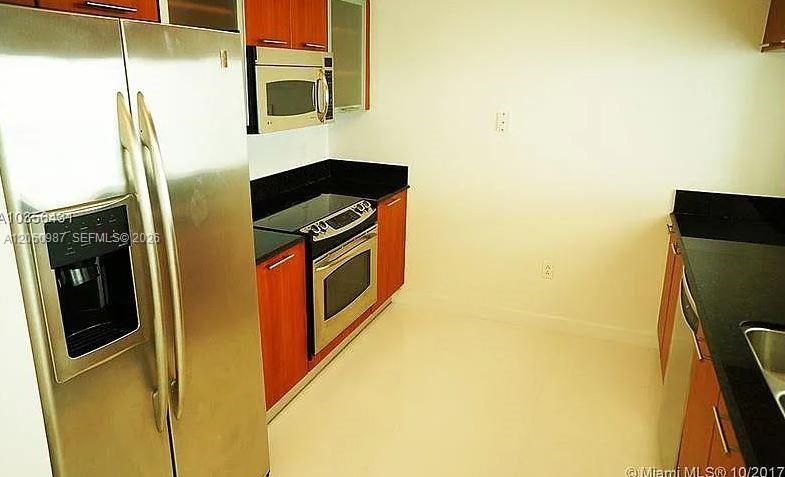 For Sale: $815,000 (2 beds, 2 baths, 1307 Square Feet)