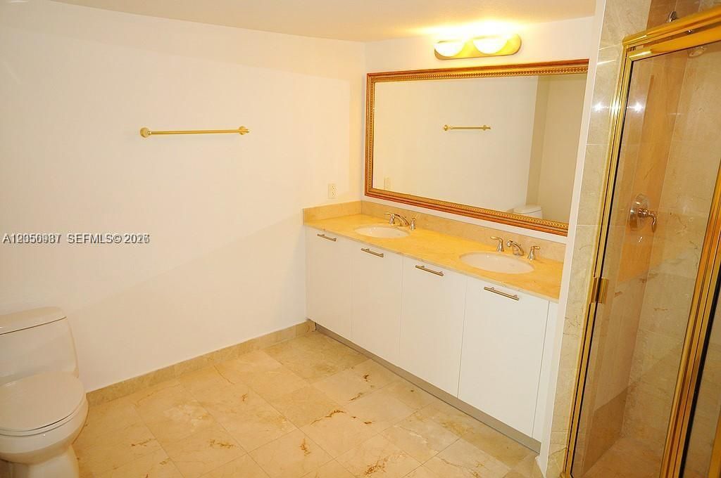 For Sale: $815,000 (2 beds, 2 baths, 1307 Square Feet)