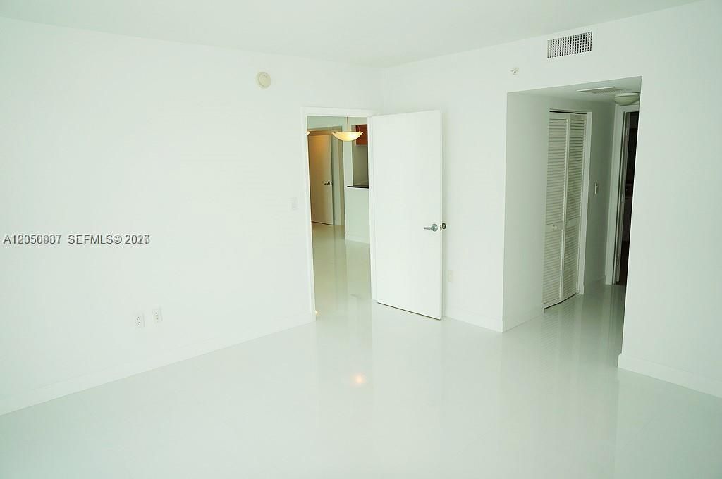 For Sale: $815,000 (2 beds, 2 baths, 1307 Square Feet)