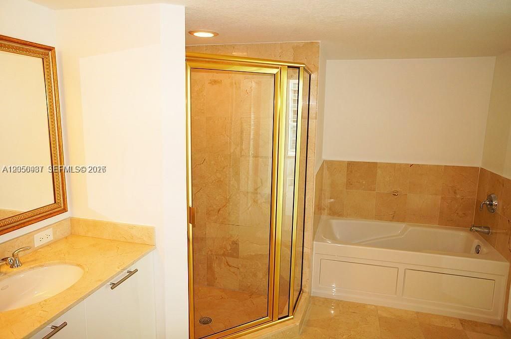 For Sale: $815,000 (2 beds, 2 baths, 1307 Square Feet)