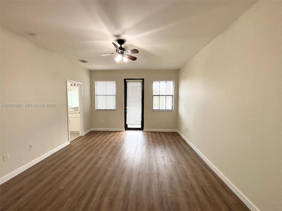 В аренду: $4,190 (4 спален, 3 ванн, 2206 Квадратных фут)