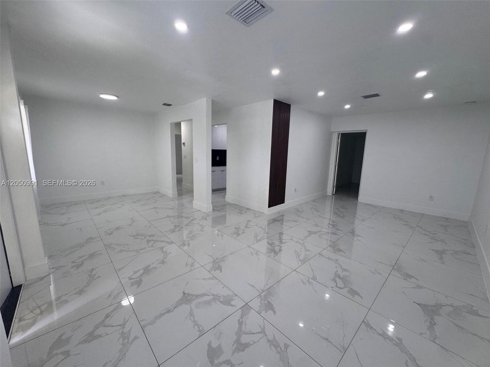 В аренду: $3,800 (3 спален, 2 ванн, 2572 Квадратных фут)