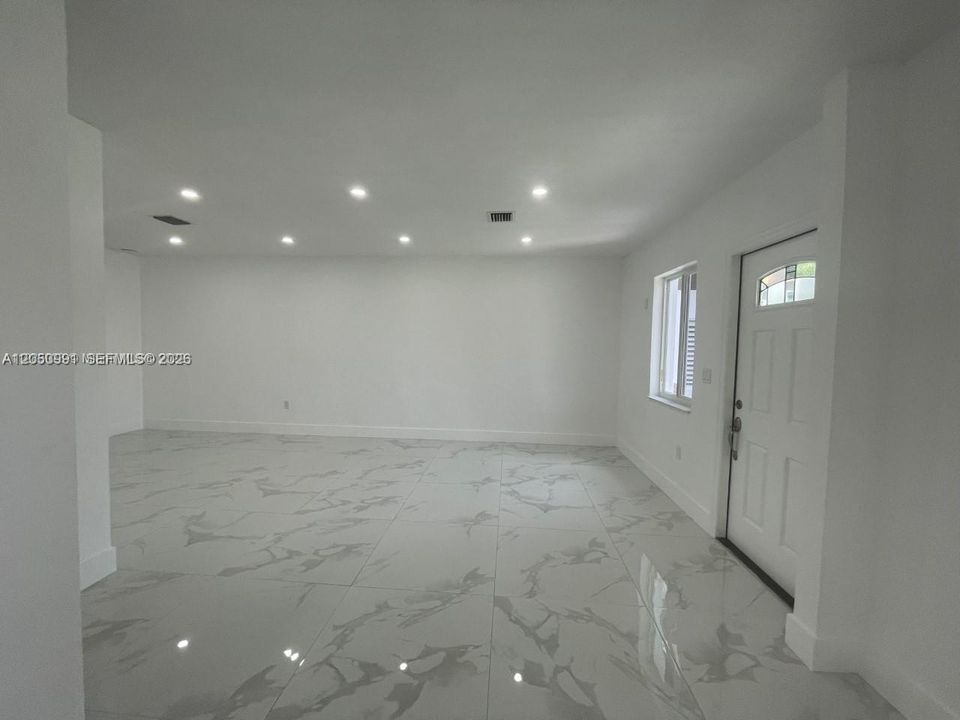 В аренду: $3,800 (3 спален, 2 ванн, 2572 Квадратных фут)
