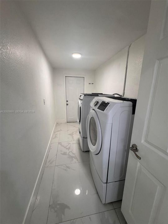 В аренду: $3,800 (3 спален, 2 ванн, 2572 Квадратных фут)