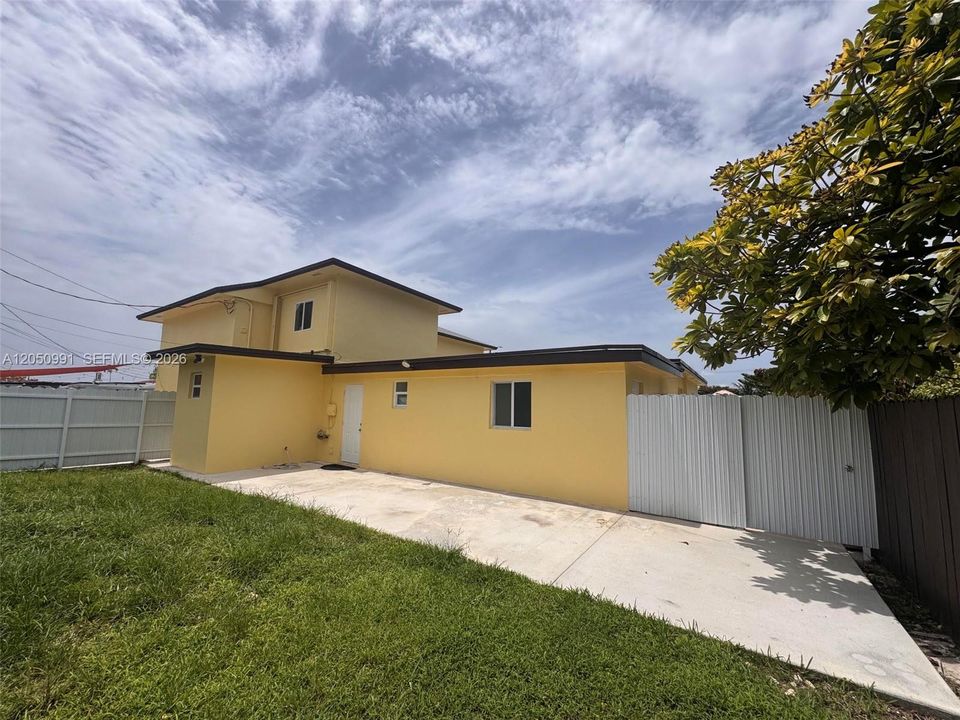 В аренду: $3,800 (3 спален, 2 ванн, 2572 Квадратных фут)