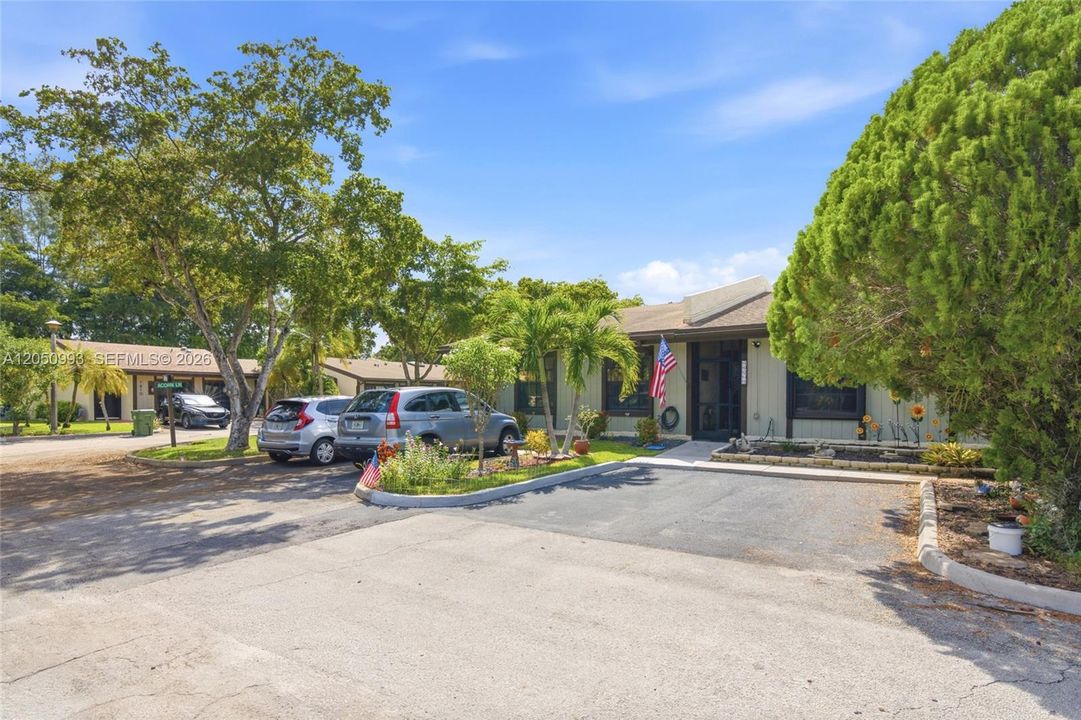 For Sale: $420,000 (3 beds, 2 baths, 1304 Square Feet)
