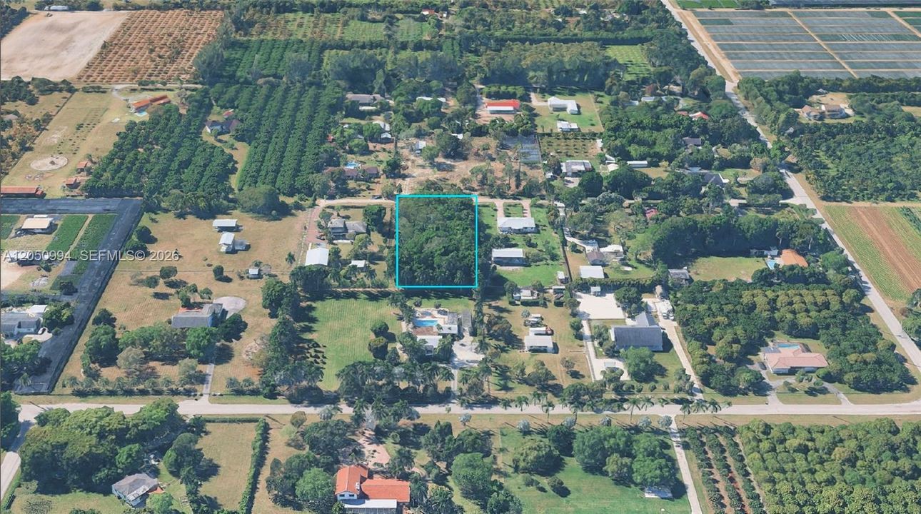 En Venta: $387,000 (1.13 acres)