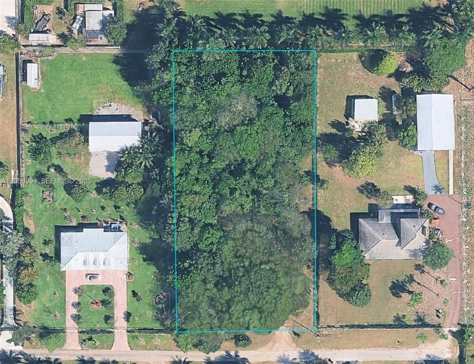 En Venta: $387,000 (1.13 acres)