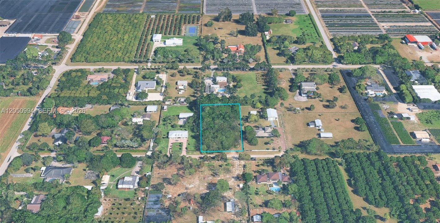En Venta: $387,000 (1.13 acres)