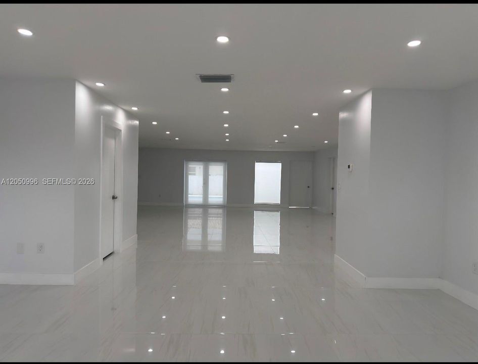 В аренду: $8,100 (4 спален, 3 ванн, 2279 Квадратных фут)